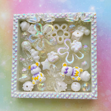 A524 White Flowers Focal Beads Mix - 1 Bag/40pcs